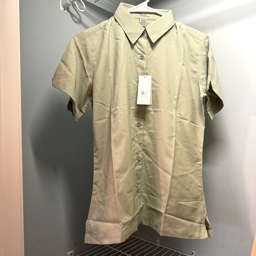 Rivers End Women’s Shirt Medium Sage Green Short Sleeve Travel Outdoor NWT